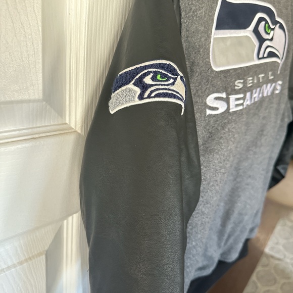 NFL Kids Seahawks Bomber Jacket - Picture 3 of 8